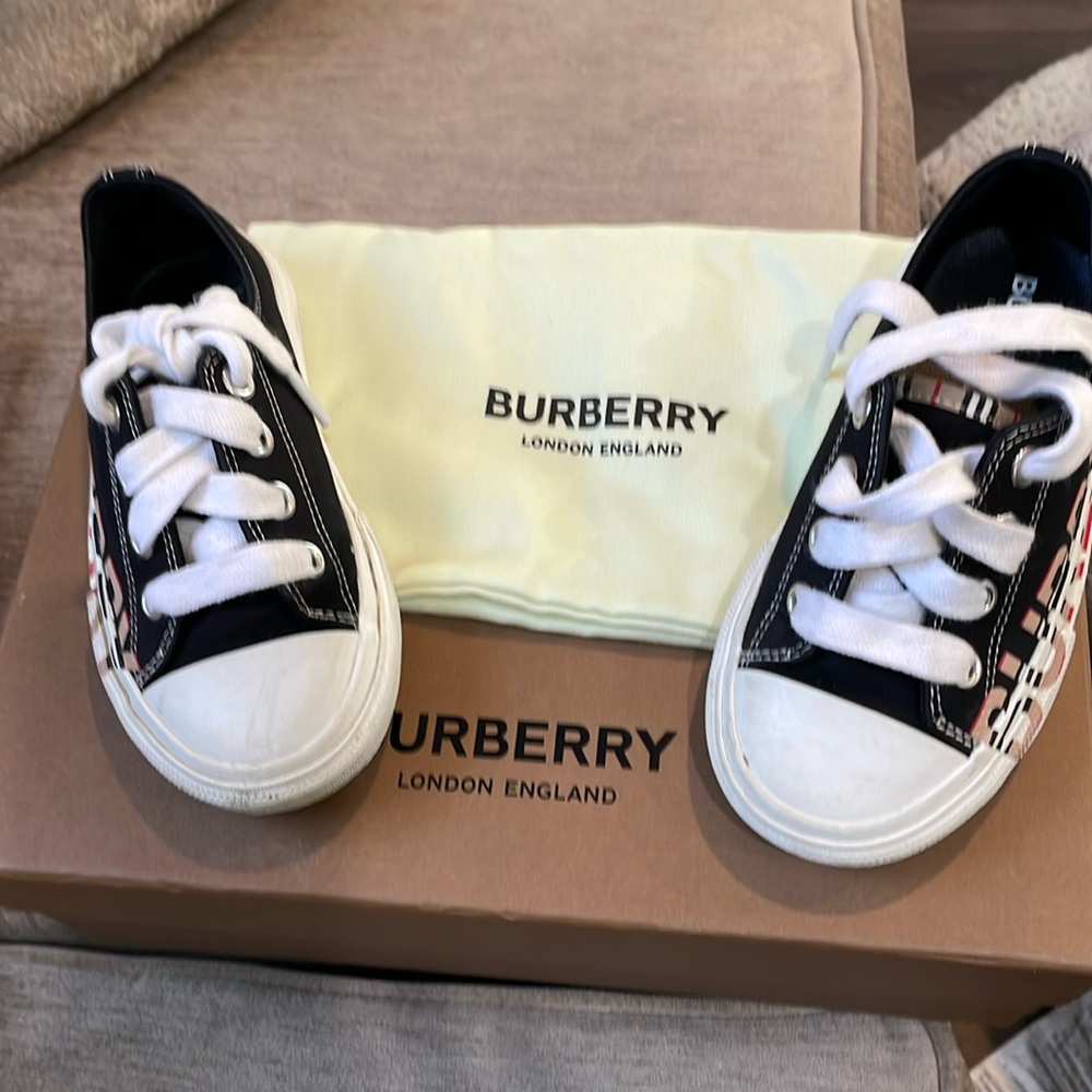 Burberry low top sneaker